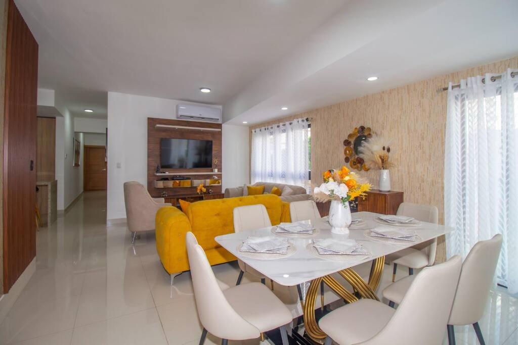 Brand New Luxury Home photo 2