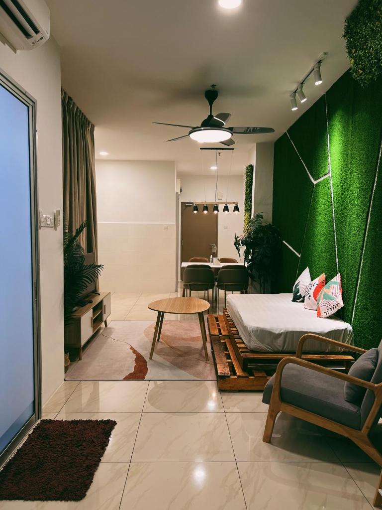 Stylish 2 Bedroom Apartment by Thirteen Residence at ITCC Manhattan suites TR09 photo 2