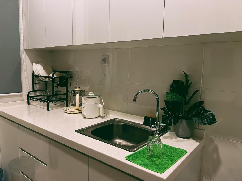Stylish 2 Bedroom Apartment by Thirteen Residence at ITCC Manhattan suites TR09 photo 1