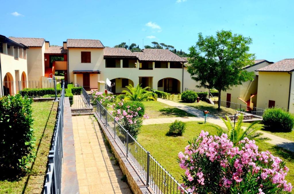 ISA-Apartments 4 beds, first floor with private outdoor area, in Residence with swimming-pool photo 3