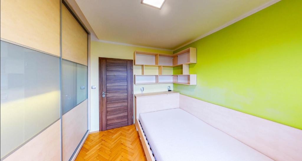 Nový apartmán v Ostravě u Mišky s akváriem a výhledem z balkonu na Beskydy photo 1