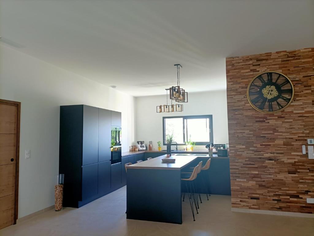 Maison neuve 200m2 climatisée, proche de la plage et des commerces photo 2