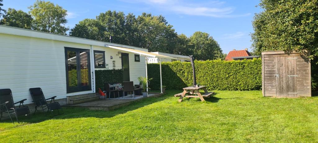 Gezellige chalet met grote privétuin. photo 1