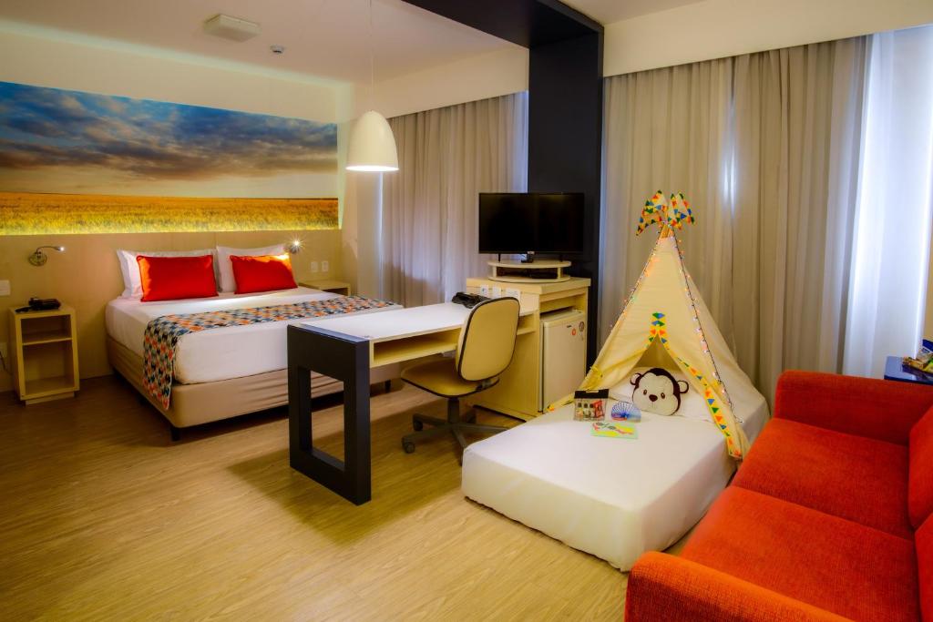 Comfort Suites Alphaville - Tap to explore photos