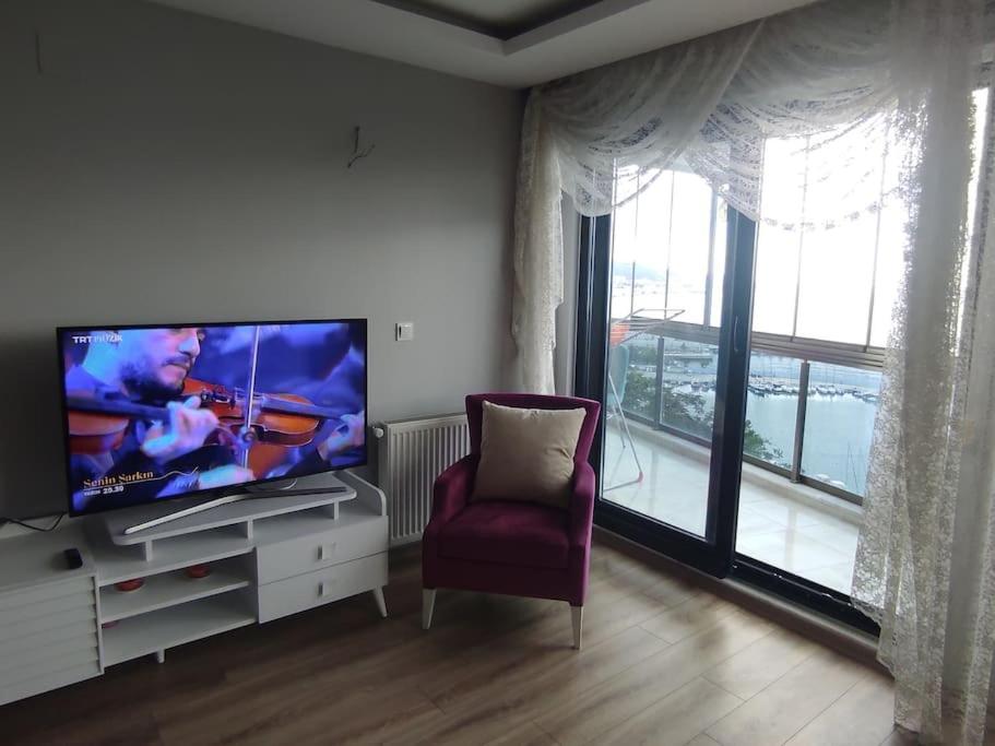 Clifftop Bliss: Beach View, 2BR photo 2