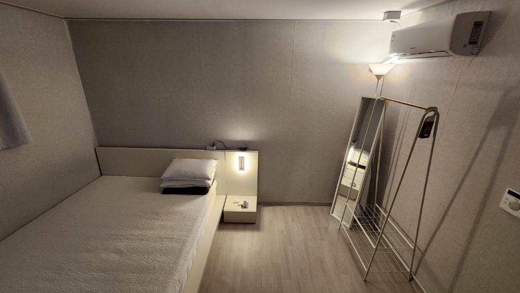 Middle option two-room, Exclusive use, public transportation 4 minutes away photo 4