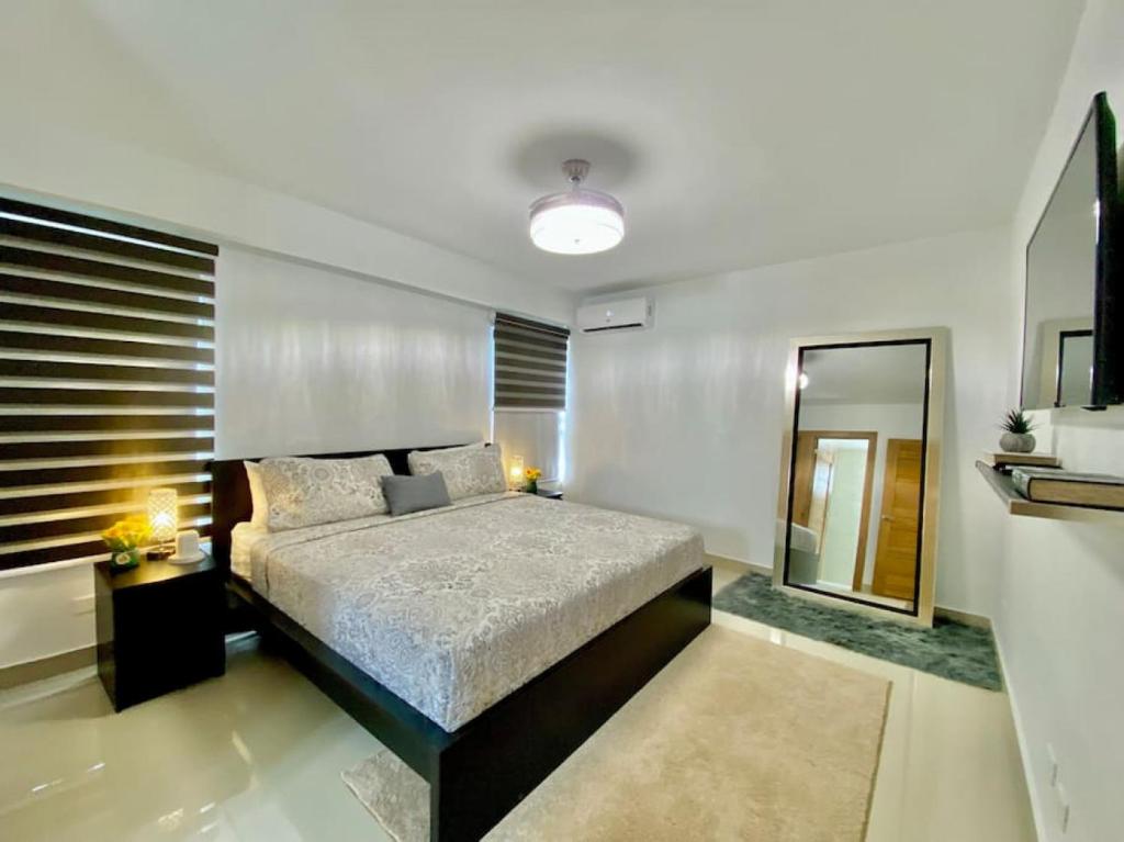 Stylish Apt Full AC King Bed photo 2