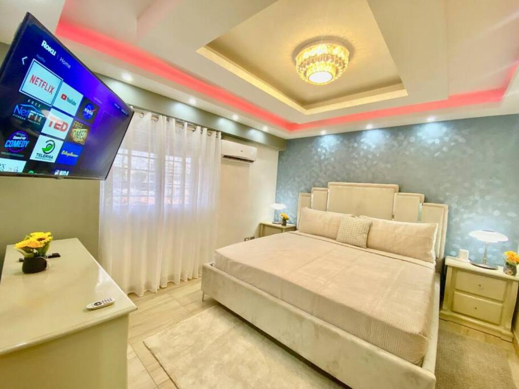 Gorgeous 3 Bdrm Apartment