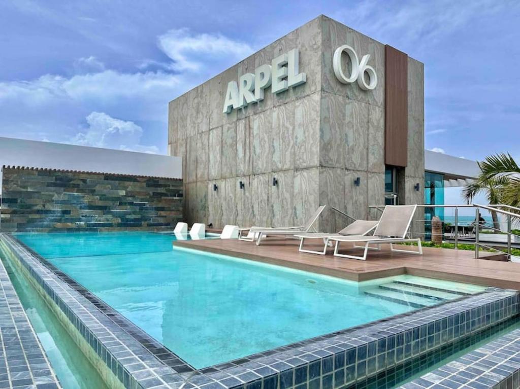 Upscale Centric Apt Near All photo 1
