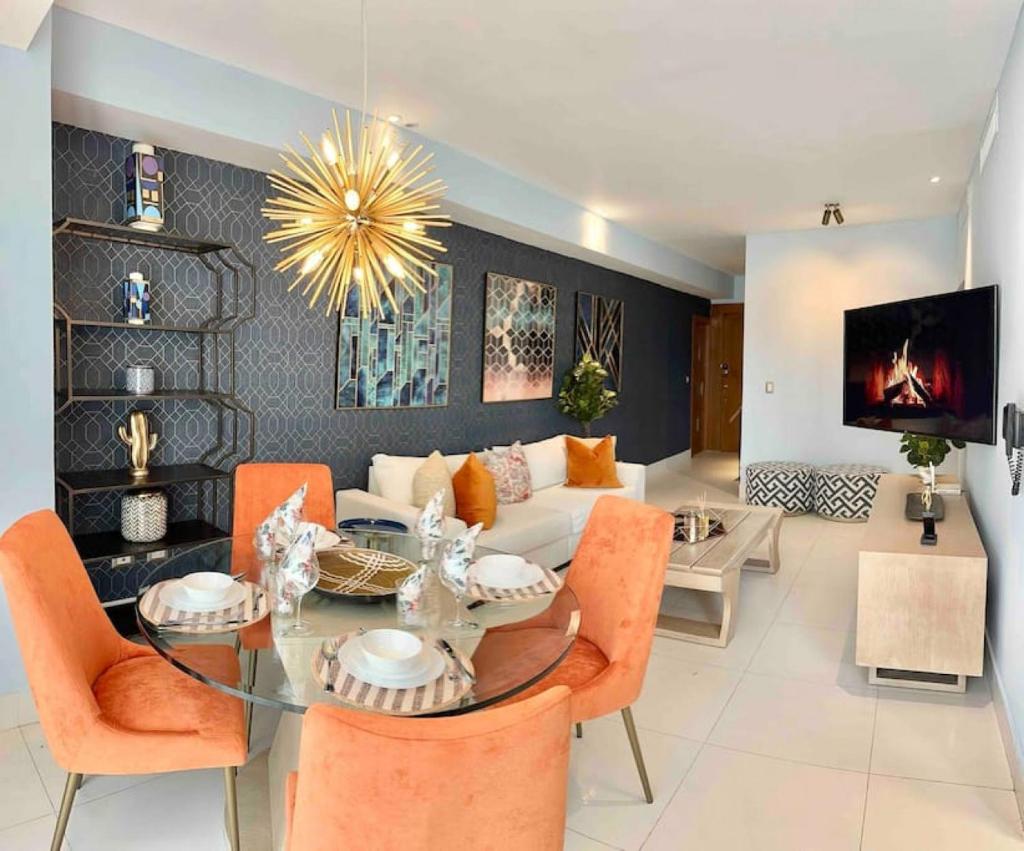 Upscale Centric Apt Near All photo 3