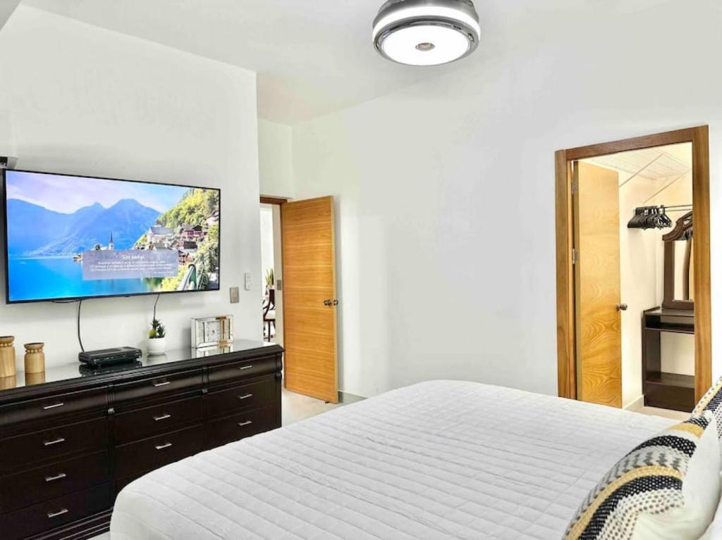 Upscale City Center Condo photo 2