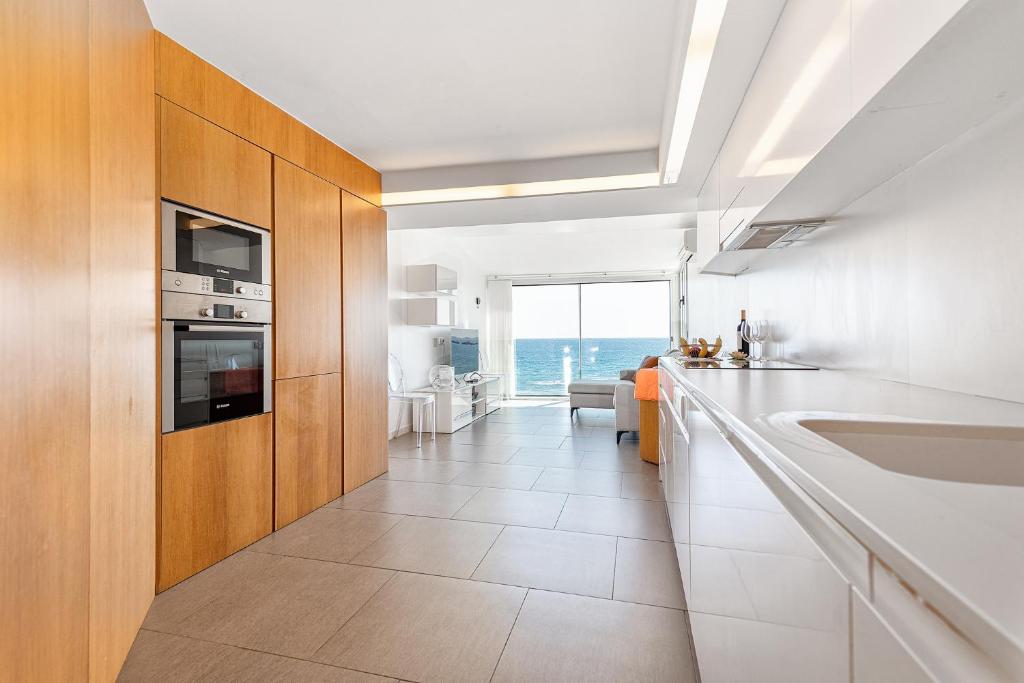 Luxury First Line Apartment. photo 4