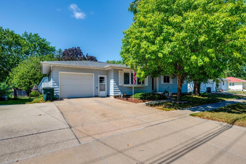 Pet-Friendly Waterloo Abode with Deck! photo 1