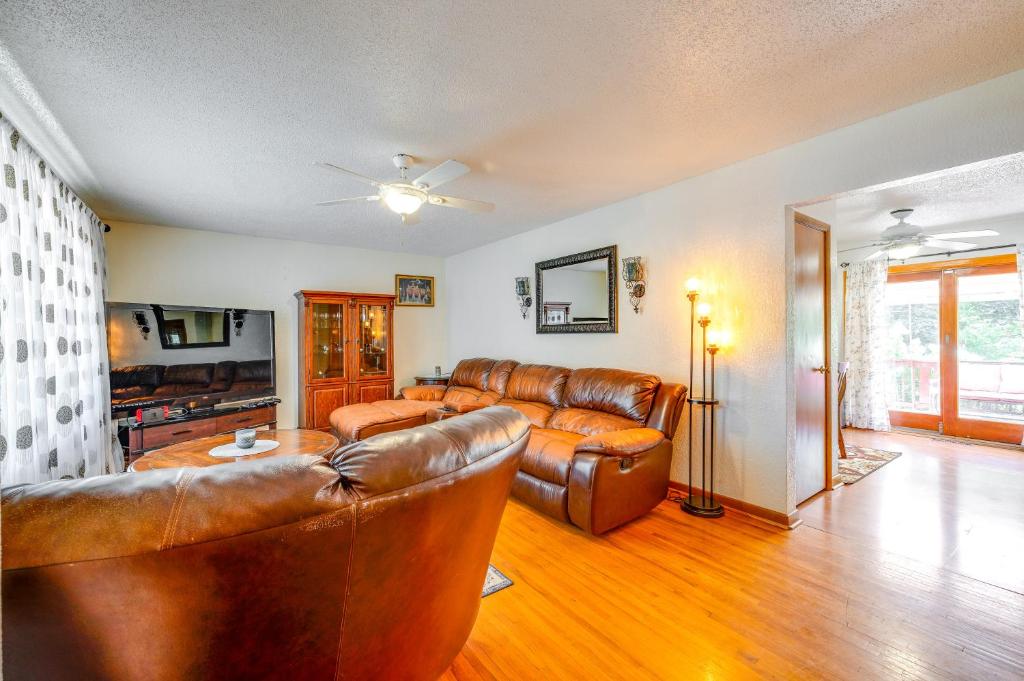 Pet-Friendly Waterloo Abode with Deck! photo 3