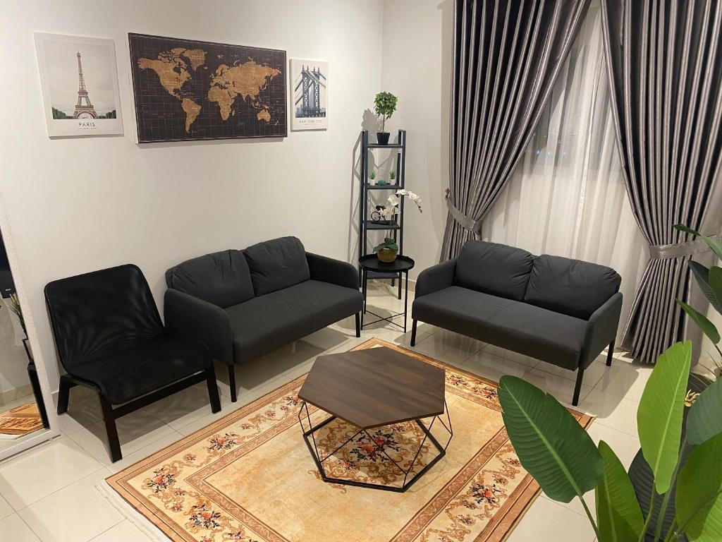 Reylin Alanis Suite // Free Wifi & Netflix // Airport Shuttle Service photo 1