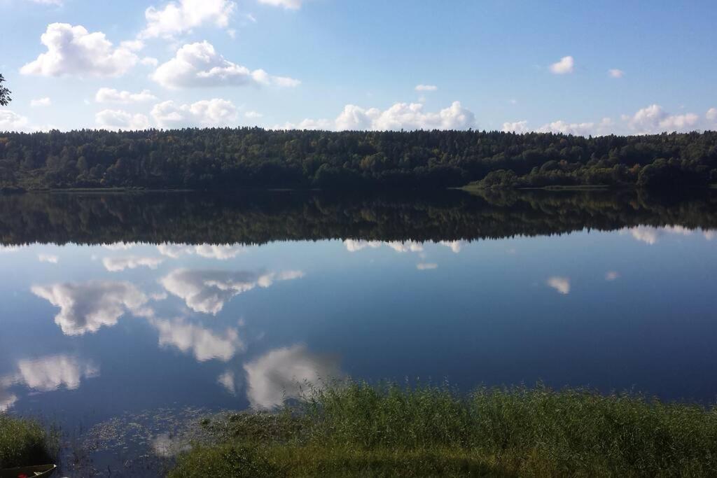 Idyllic lakeside cabin (hytte) photo 1