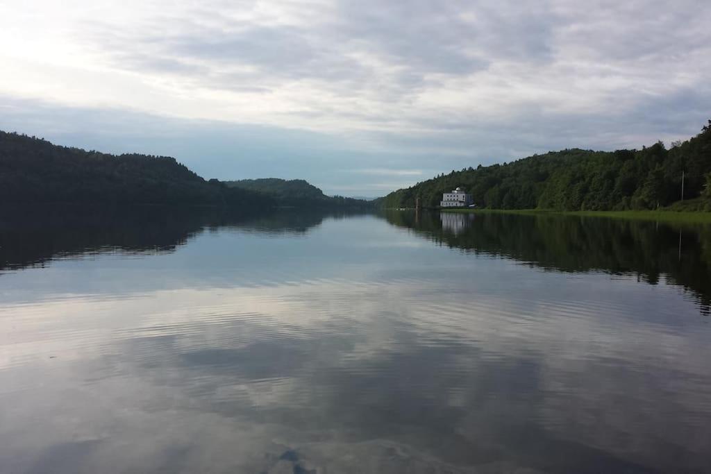 Idyllic lakeside cabin (hytte) photo 3