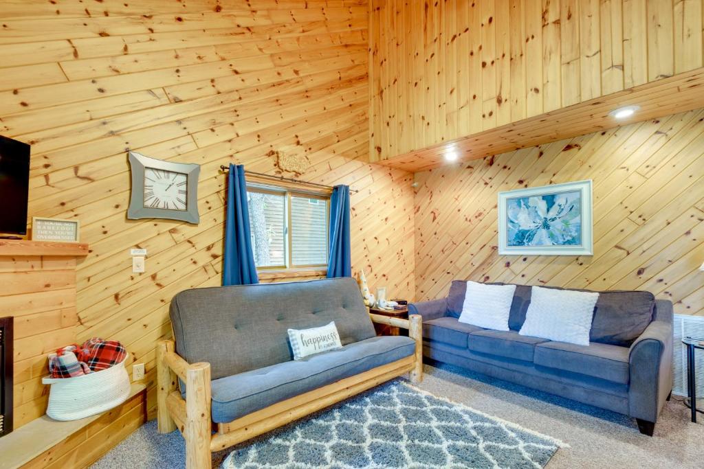 Detroit Lakes Cabin Rental on Long Lake! photo 4