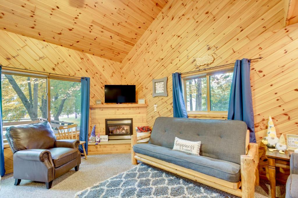 Detroit Lakes Cabin Rental on Long Lake! photo 3
