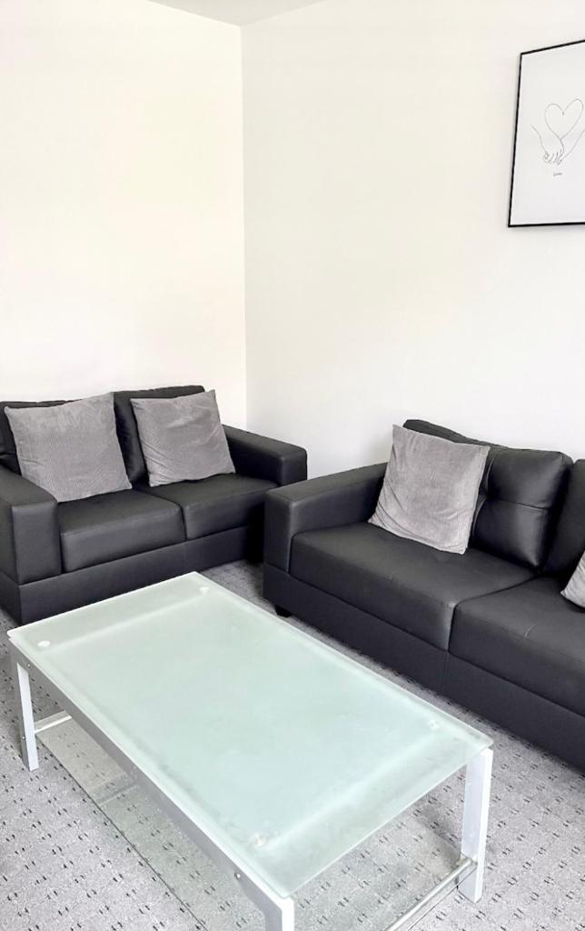 Convenient & Modern Private Bedroom Space near Barnsley Hospital photo 3