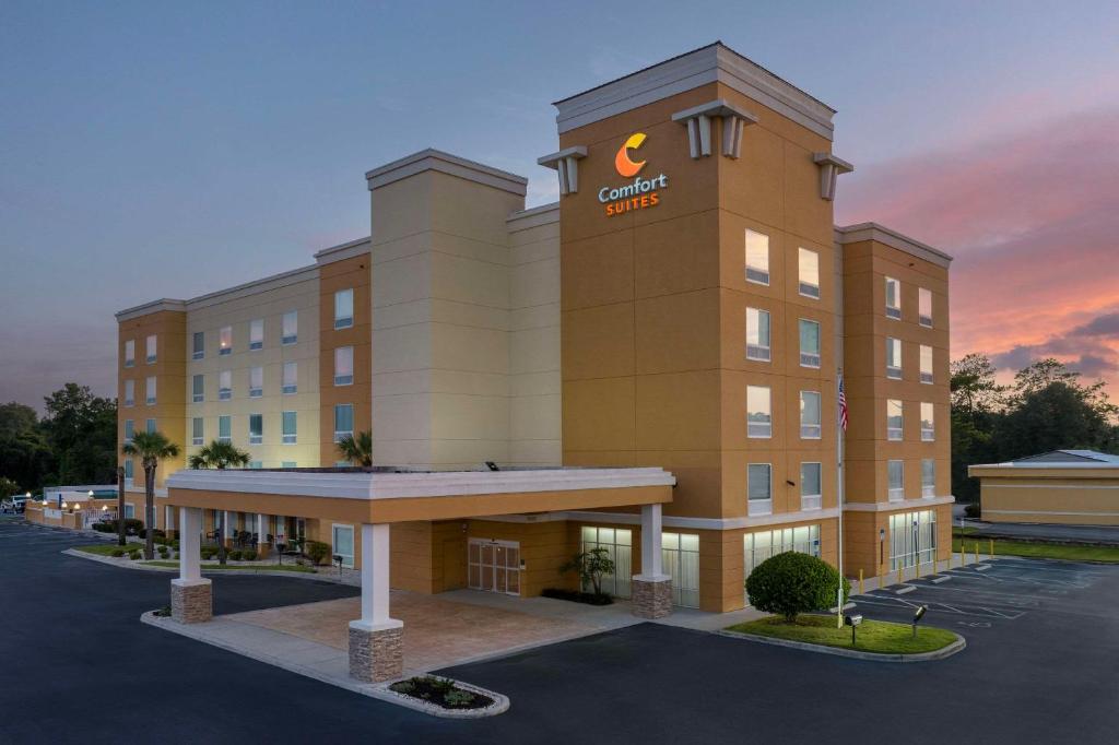Comfort Suites Lake City image