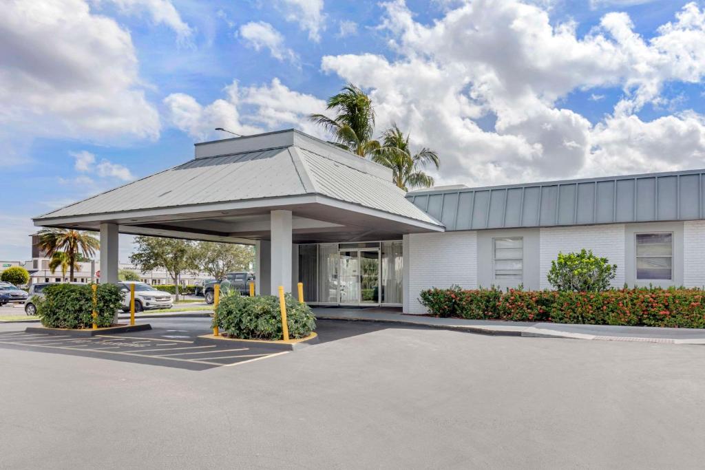 Quality Inn Downtown Stuart image
