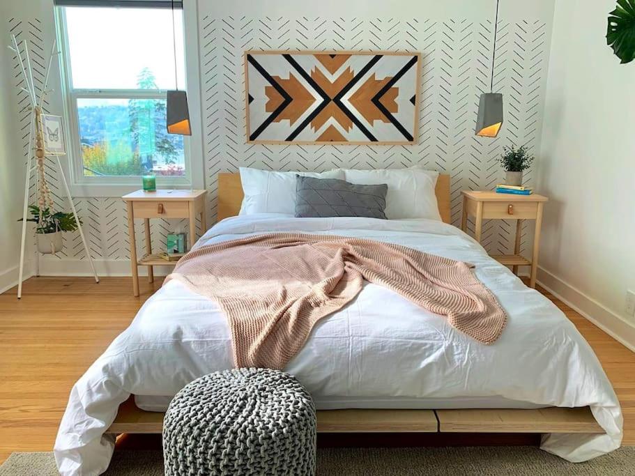 Modern Amenities & Chic Design in Heart of Seattle image