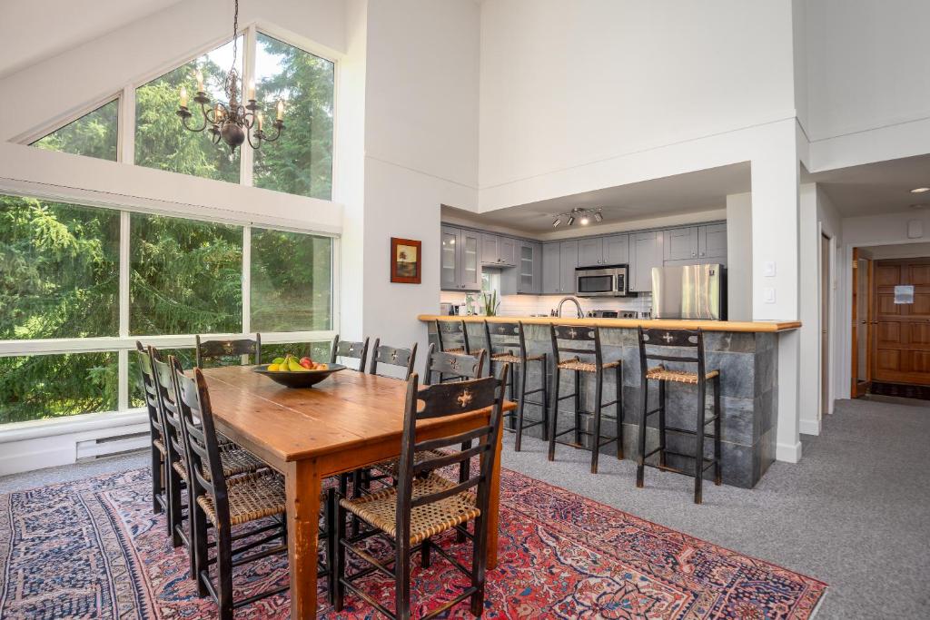 Gorgeous Chalet with Fairway Views by Harmony Whistler photo 2