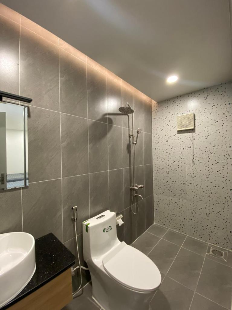 Happy Hotel Bình Tân