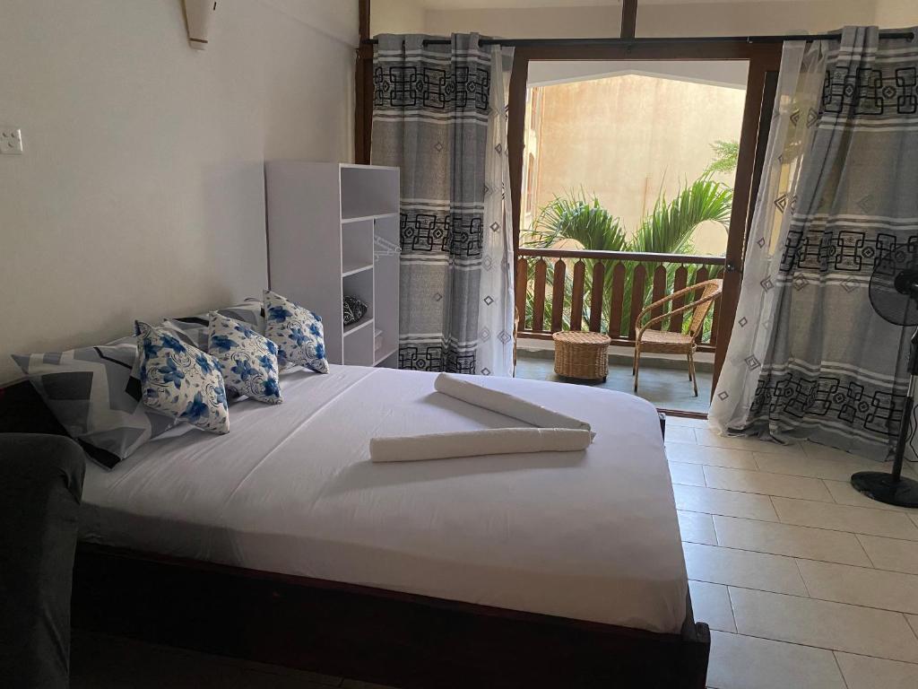 Sunny Studio Beachfront Apartment photo 1