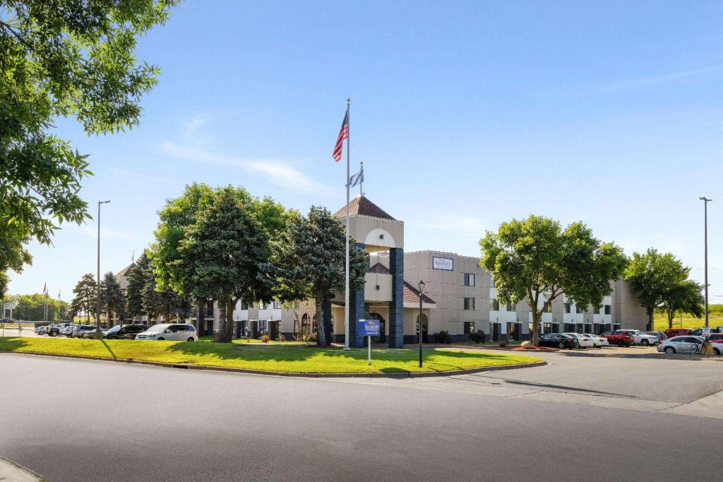 Baymont by Wyndham Shakopee image