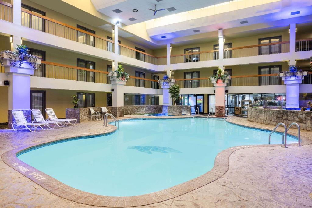 Baymont by Wyndham Shakopee photo 3