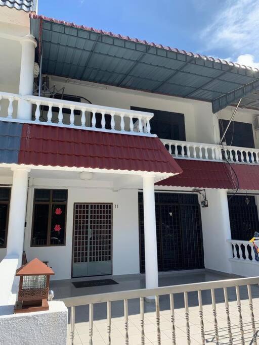 Pangkor Island Seaside @ 4 rooms Homestay