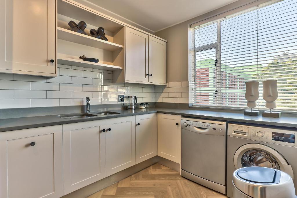 437 St Martini Gardens Apartments photo 2