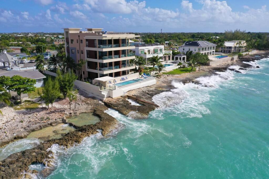 Luxury Ocean front SeaDreams 2 with 7 Mile Beach Views photo 4