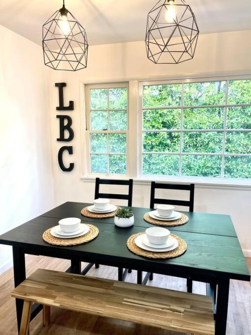 Beautiful Bright Condo Steps Away from the Beach photo 1
