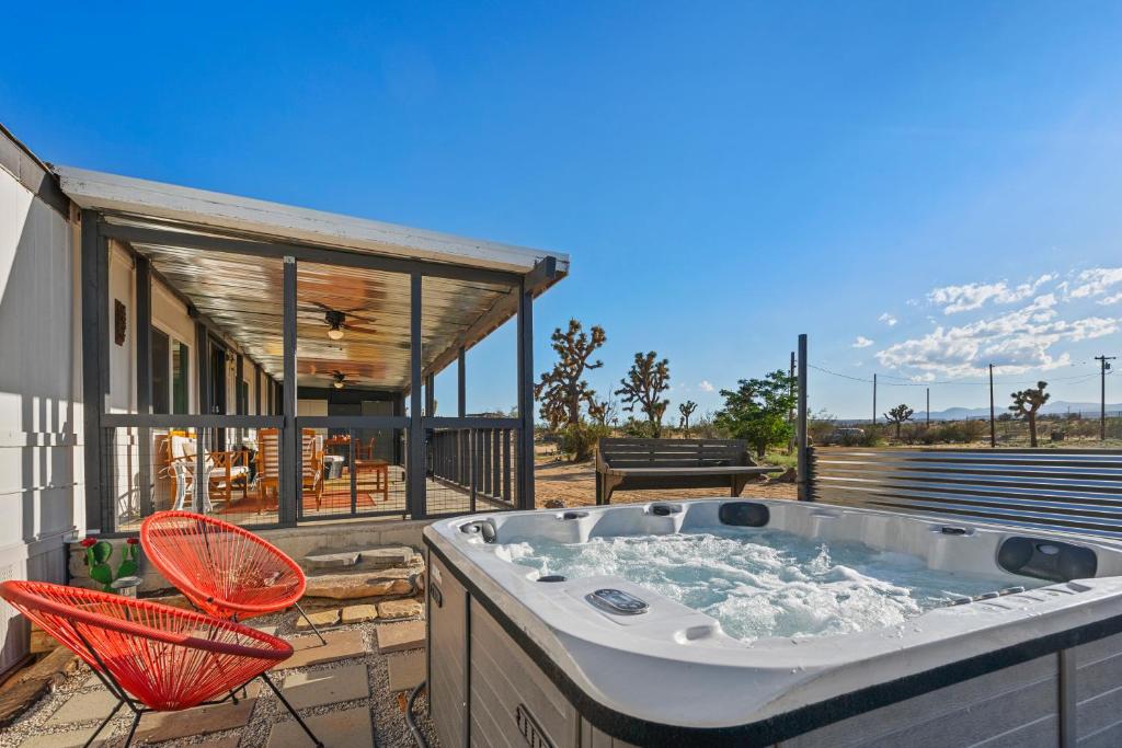 Joshua Tree Sunrises and Sunsets, Hot tub, Star Gazing, Pet Friendly