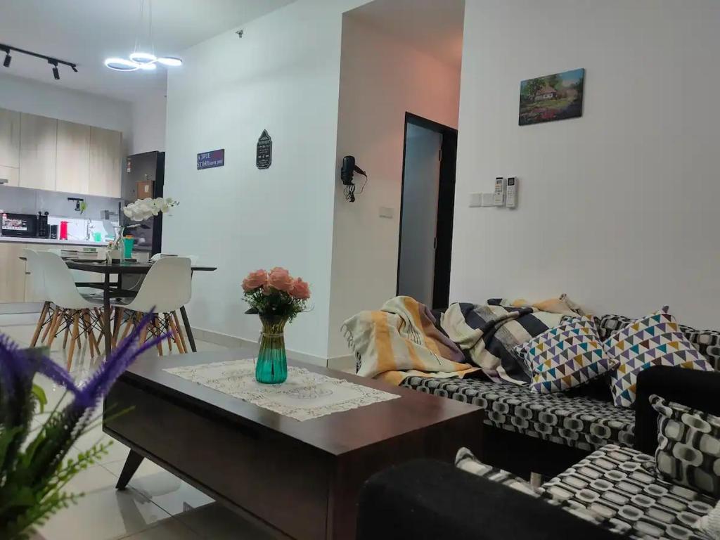 Infinity pool apartment with stunning sunset view - GM Remia Residence Ambang Botanic photo 4