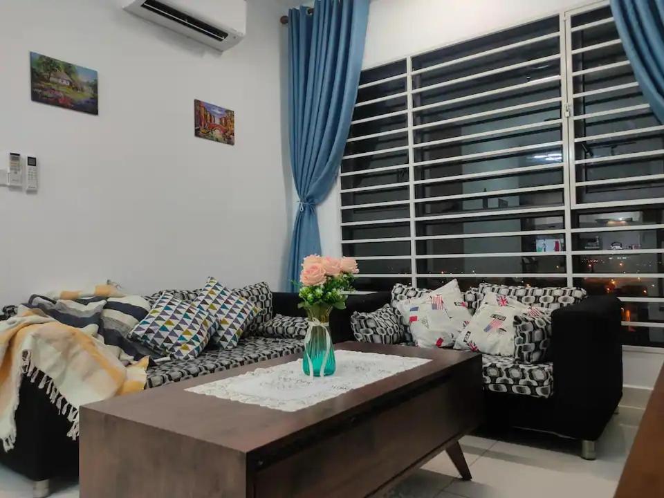Infinity pool apartment with stunning sunset view - GM Remia Residence Ambang Botanic photo 3