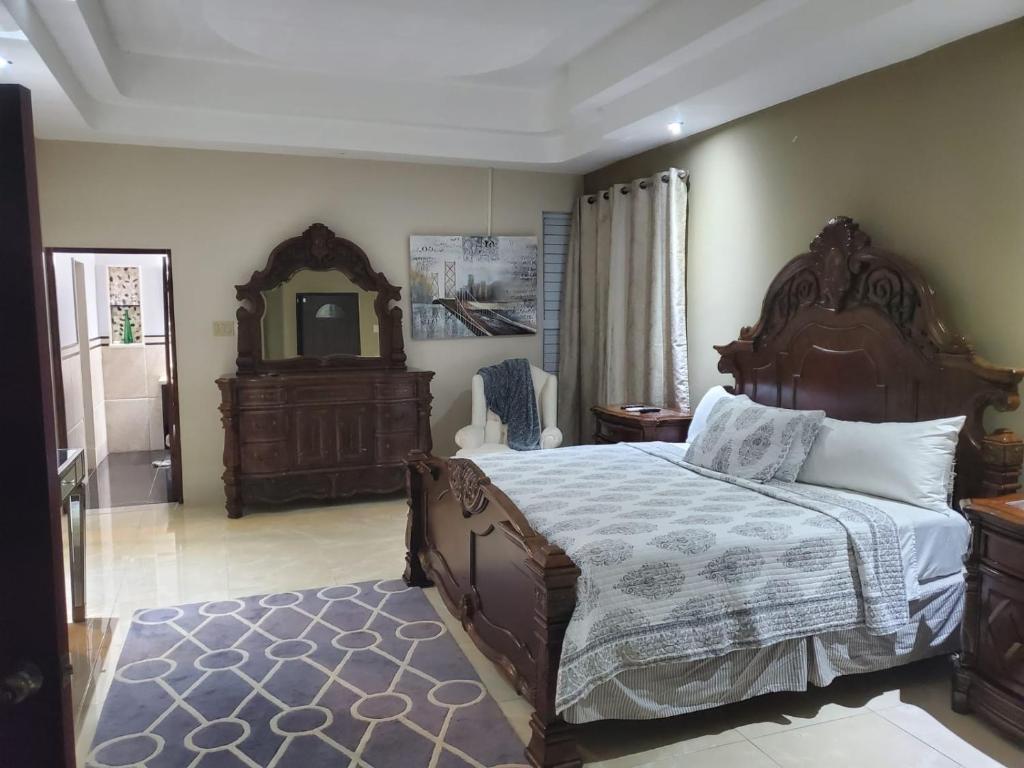 The Palms- Caribbean Estates -10 minutes from the beach- Gated Community photo 3