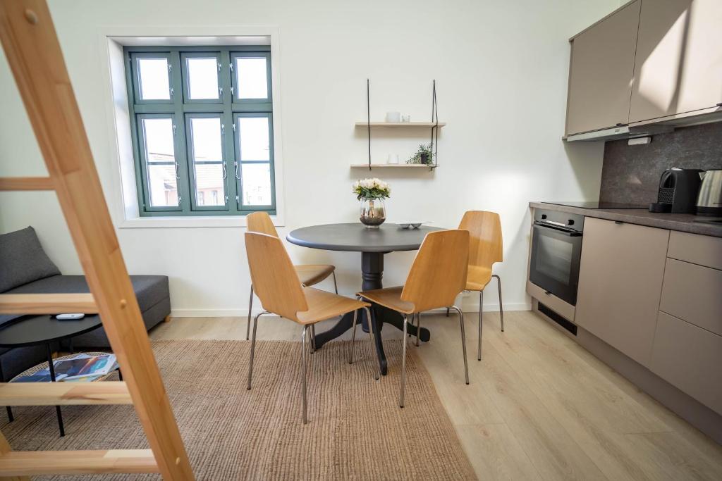 Vibrant apartment on bustling street, above a restaurant Perfect for tourists, photo 4