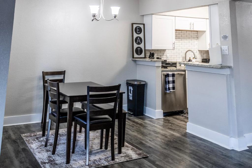 Walk to AT&T Stadium , Globelife from Cozy 2bd/ba Apartment photo 4