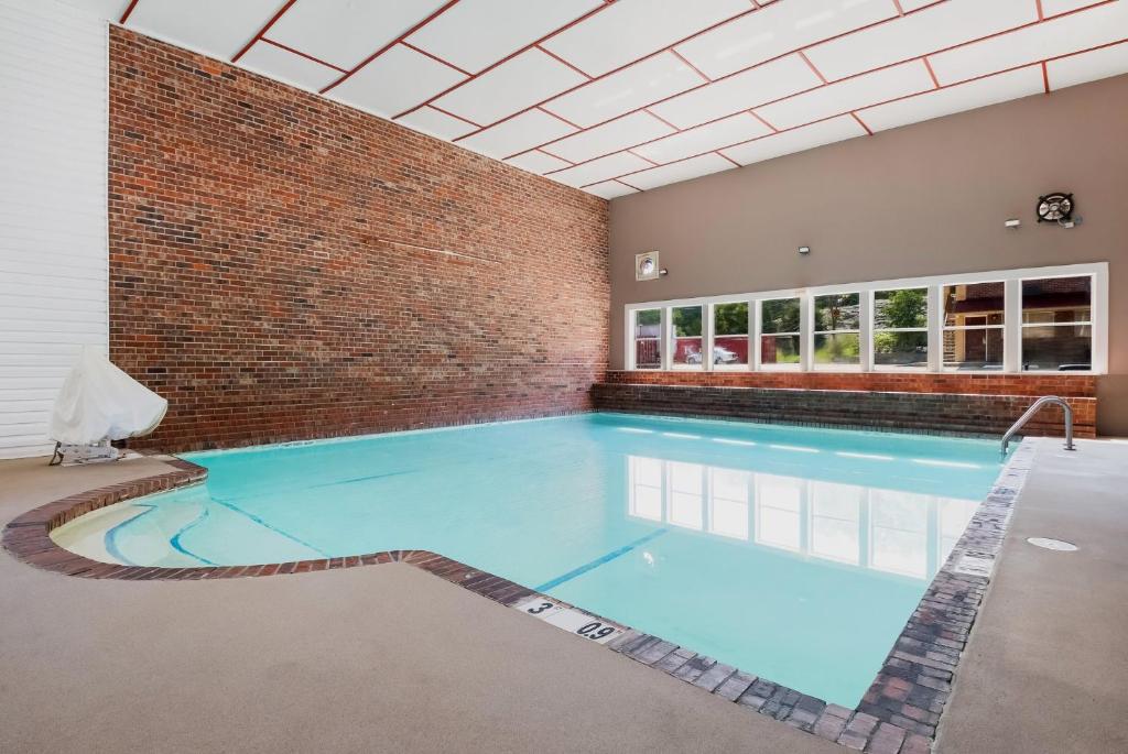Red Roof Inn Chattanooga - Lookout Mountain image