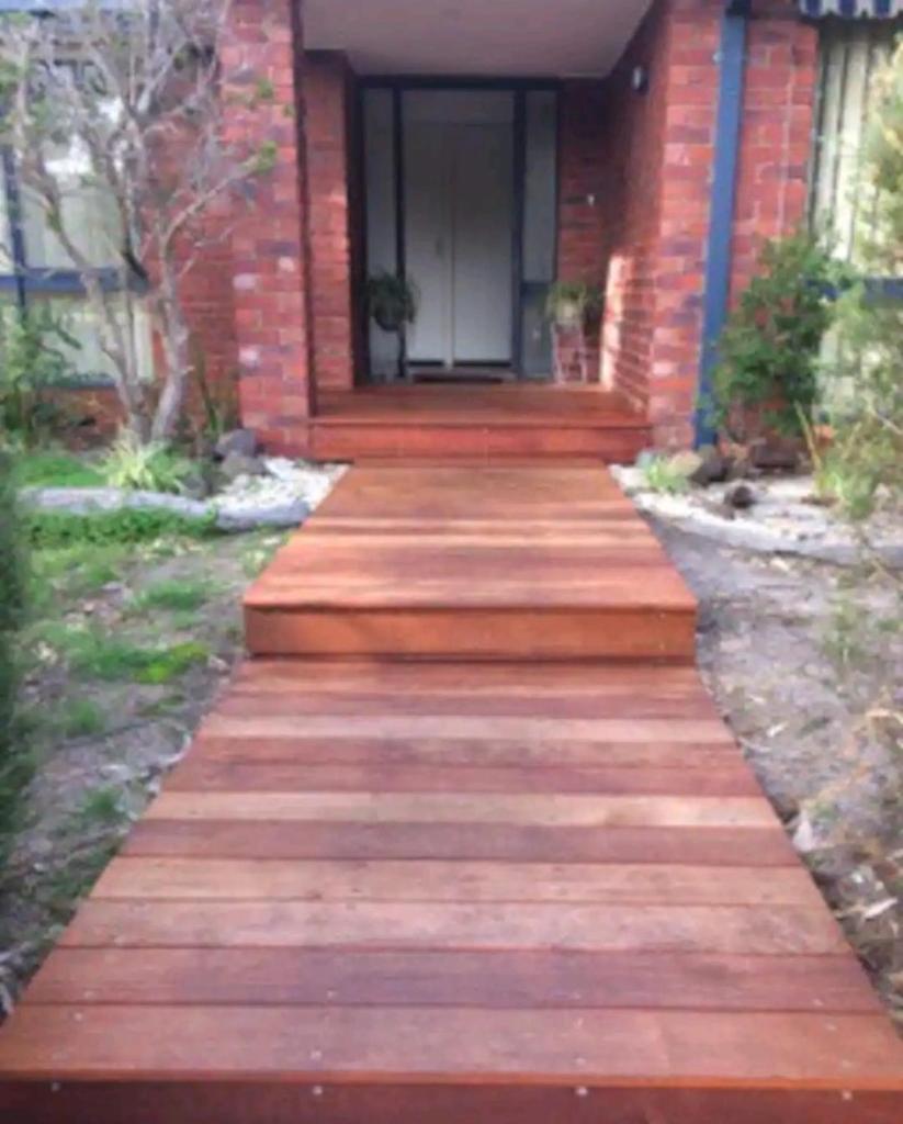 Fun Filled Renovated 80's Gem, 400m to Beach! photo 2