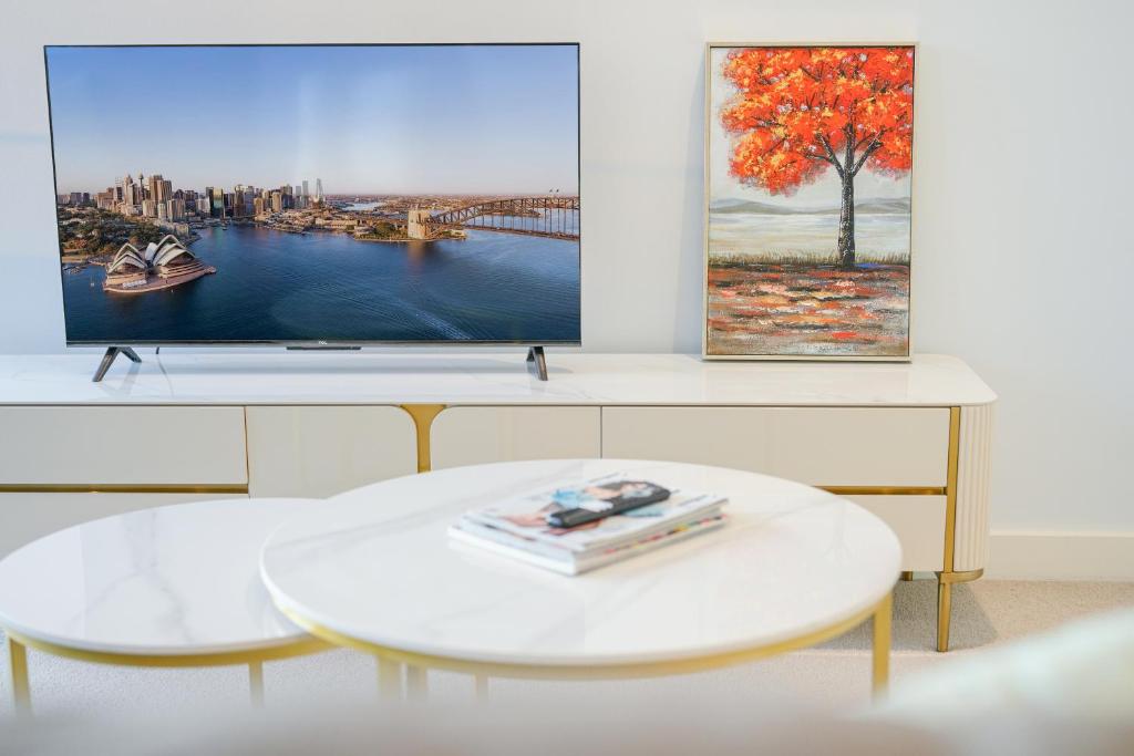 Mortlake Modern 2Br Apt with big balcony & parking photo 2