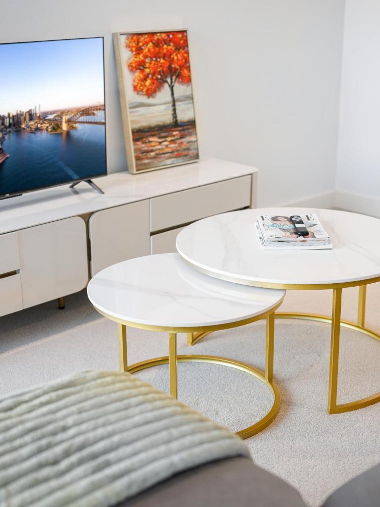 Mortlake Modern 2Br Apt with big balcony & parking photo 3