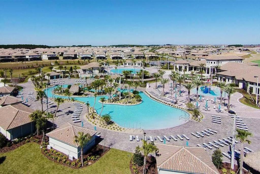 Elegant 6BR Vacation Home with Private Pool at ChampionsGate photo 2