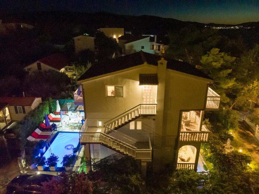 Villa Danijela with heated pool,jacuzzi and sauna photo 2