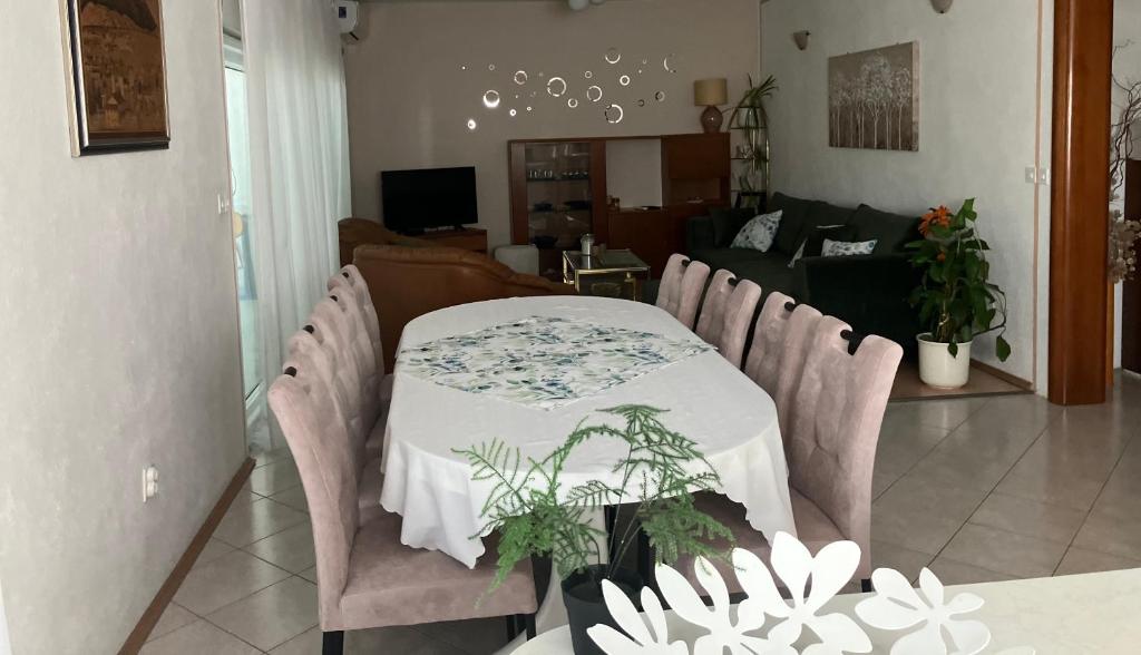 Quite beautiful apartment in the Split Neda with 4bedrooms photo 4