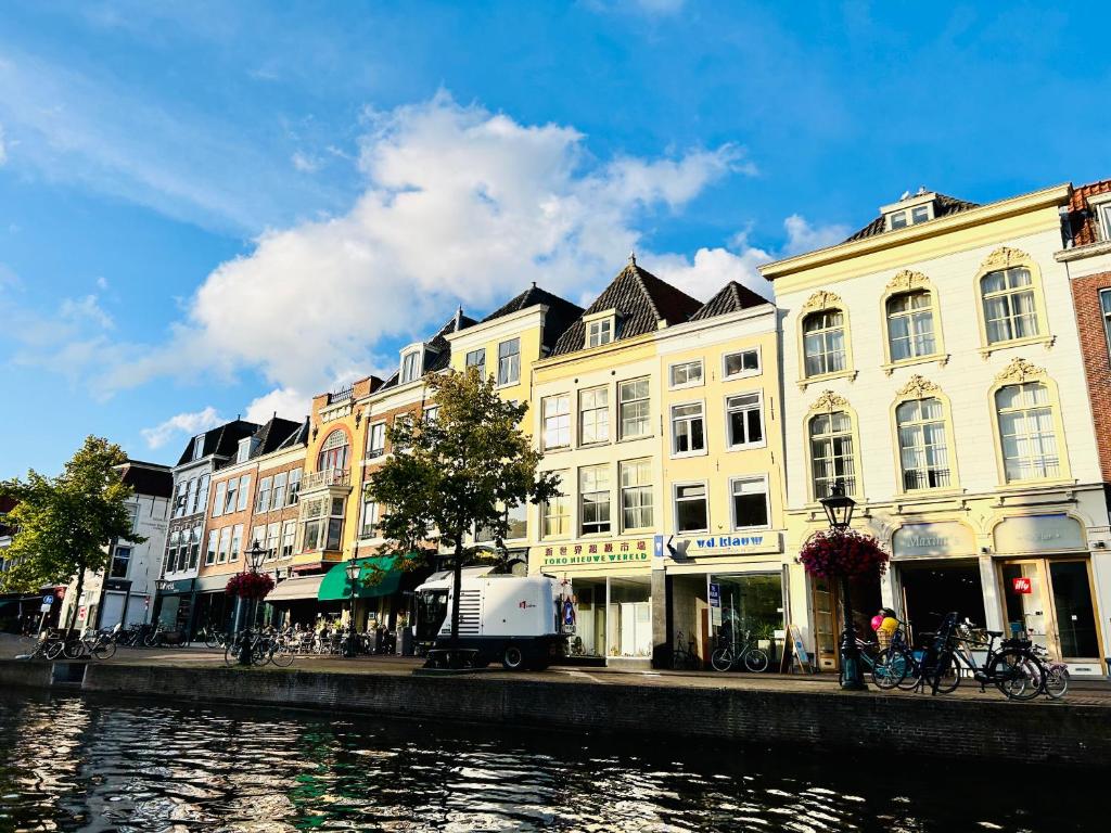 Leiden City Centre Canal View or Terrace View Apartments photo 3